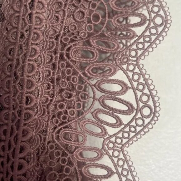 Brand New Cable & Gauge Women’s Mock Neck Crochet Lace Sleeveless Top Blouse - Picture 8 of 8